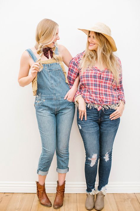 BFF costumes you already have in your closet! Farmer Girl Costume, Halloween Best Friend Costumes, Scarecrow Costume Women, Friend Halloween Costumes, Farmer Costume, Halloween Costumes You Can Make, Best Friend Halloween, Best Friend Costumes, Halloween Costumes Scarecrow