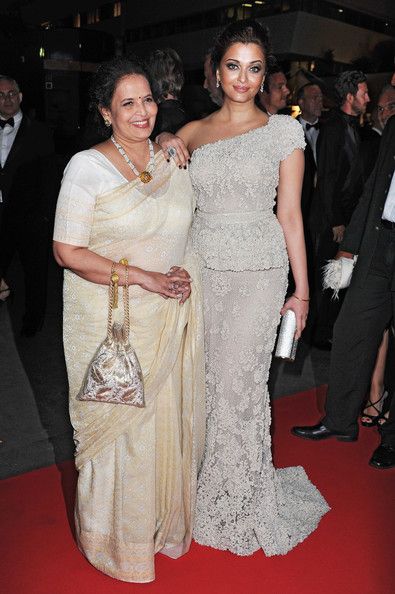 Ash with her mom! Aishwarya Rai Miss World, Mother Picture, Room Photoshoot, Aishwarya Rai Photo, Cannes 2017, Mother Pictures, Runway Fashion Couture, Aishwarya Rai Bachchan, Cannes France