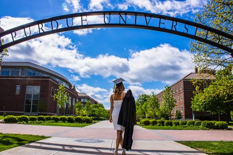 Purdue University Senior Photos | Graduation Purdue University Graduation Pictures, Purdue Graduation Pictures, Purdue Graduation, Graduation Shots, Kindergarten Graduation Pictures, Graduation Board, Graduation Pose, Graduation Inspiration, College Grad Pictures