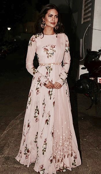 //this pale pink floral lehenga from Mahima Mahajan/follow @lovecholi for updates Indian Wedding Reception Outfits, Mahima Mahajan, Reception Outfit, Fancy Clothes, Party Mode, Salwar Kamiz, Indian Gowns Dresses, Indian Woman, Indian Gowns