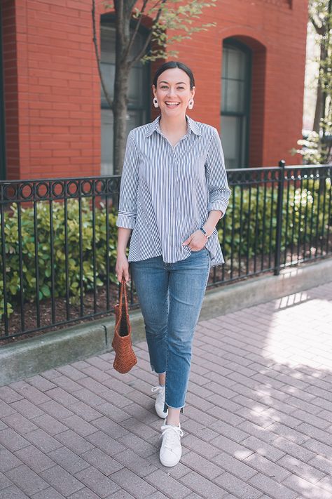 Mommy Looks Outfit, Travel Jeans Outfit, Mom Casual Outfits, Carly Heitlinger, Smart Casual Women Outfits, Curvy Casual Outfits, Smart Casual Women, Mommy Outfits, Mum Fashion