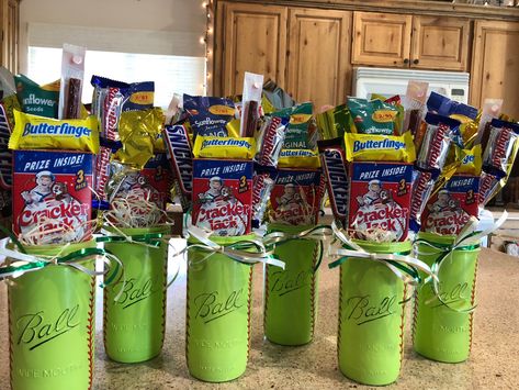 Senior Softball Gift Basket Ideas, Softball Senior Baskets, Softball Playoff Gift Ideas, End Of The Season Softball Gifts, Senior Gift Ideas High School Sports Softball, Softball Senior Gifts, Softball End Of Season Gifts For Players, Diy Softball Gifts, Senior Gift Baskets