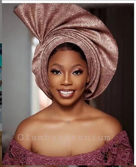 Gele Styles, Nigerian Gele, African Head Dress, Maquillage Yeux Cut Crease, Fashion Design School, Head Wrap Styles, African Head Wraps, African Fashion Women Clothing, African Fashion Women