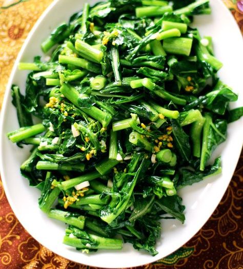 Thai Stir-Fried Greens with Oyster Sauce Fried Greens Recipe, Stir Fry Greens, Thai Stir Fry, Stir Fry Recipes, Green Vegetables, Oyster Sauce, Thai Food, Edamame, Greens Recipe