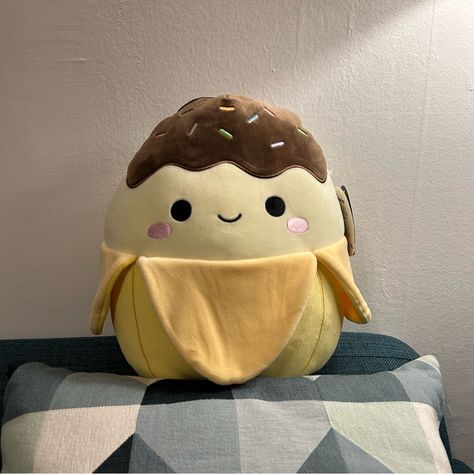 Nwt Select Series Chocolate Dipped Junie The Banana Squishmallow New Release 2024 *Black Tag Collectors Edition* Banana Squishmallow, Food Squishmallows, Squish Mellow, Cute Squishies, Kawaii Faces, Kawaii Plushies, Cute Stuffed Animals, Soft Summer, Chocolate Dipped