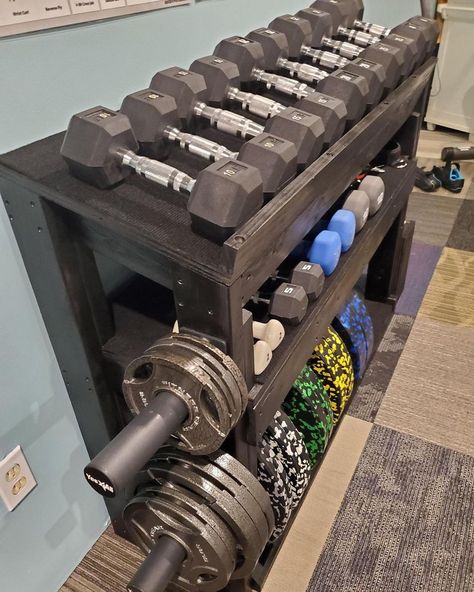 25 Amazing DIY Dumbbell Racks for Home Gyms Diy Dumbbell, Easy Garage Storage, Gym Rack, Small Home Gym Ideas, Home Gym Storage, Home Gym Basement, Home Gym Ideas, Dumbbell Storage, Diy Rack