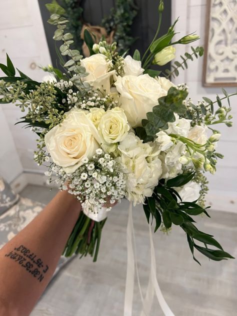 Flower Bouquet For Green Dress, Prom Bouquet Ideas Green, Hoco Flowers Bouquet White, White Flowers With Greenery, White And Green Wedding Flowers Bridesmaid Bouquets, White Prom Bouquet, Bouquet Of Flowers Green And White, White And Green Simple Bouquet, White And Green Bouquet Prom