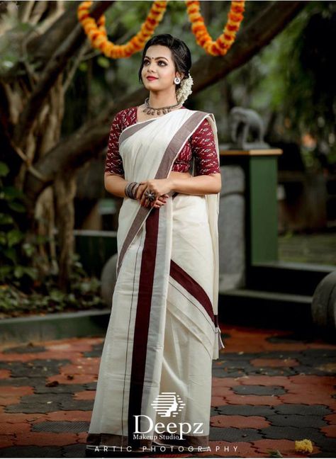 Set Saree Designs Kerala, Set Sari Kerala, Setmundu New Trends, Set Mundu Blouse Designs Latest, Onam Saree Photoshoot, Traditional Dresses Kerala Style, Setmundu Design, Onam Set Mundu, Kerala Style Dhavani Set