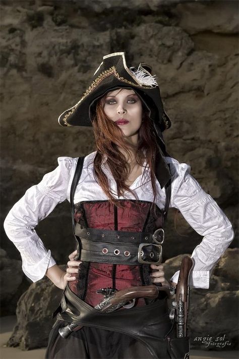 Pirate Lady, Pirate Costume Ideas, Female Pirates, Pirate Women, Female Pirate, Pirate Ideas, Moda Steampunk, Costume Pirate, Pirate Cosplay