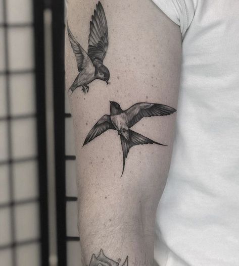 Justin Tattoo, Bird Tattoo Sleeves, Bird Tattoos Arm, Robin Tattoo, Underarm Tattoo, Tattoo Font For Men, Bird Tattoo Men, Hand Tattoo Designs, Illusion Tattoos