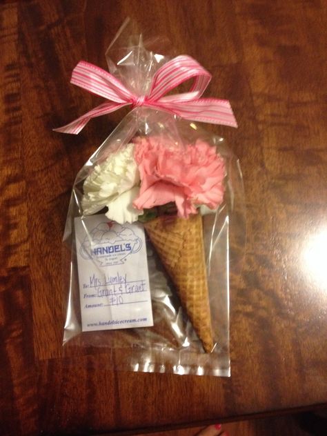 Teacher's gift Ice Cream Gift Card & Carnations in a sugar cone Ice Cream Teacher Gift, Ice Cream Gift Card Ideas, Ice Cream Gift Card Holder, Teacher Appreciation Gift Baskets, Class Mom, Sunshine Committee, Ice Cream Gift, Appreciation Gifts Diy, Class Gifts