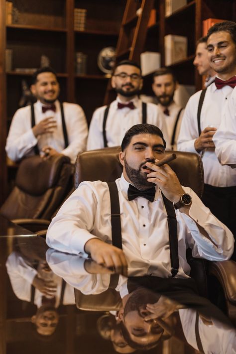 Groomsmen Bar Photo, Grooms Men Pictures, Black Groomsmen Photos, Cool Groomsmen Photos, Groomsmen Photos With Cigars, Groom Party Photos, Best Man Pictures, Groomsmen Getting Ready Pictures, Groomsman Photo Ideas