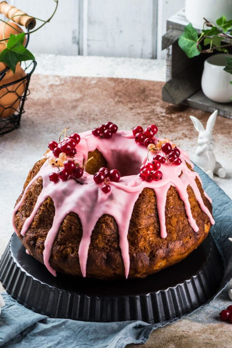 Jamie Oliver Cake With Pomegranate Drizzle Pomegranate Cake, Pomegranate Dessert, Nordic Ware Bundt Pan, Lemon Bundt Cake Recipe, Rustic Dessert, Different Types Of Cakes, Sour Cream Pound Cake, Pumpkin Cake Recipes, Lemon Bundt Cake