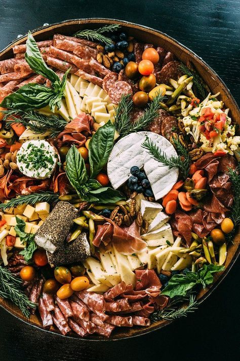 L'extravagance Holiday Cheese Boards, Grazing Board, Food Pairing, Grazing Table, Charcuterie Inspiration, Charcuterie Platter, Party Food Platters, Charcuterie And Cheese Board, Charcuterie Recipes