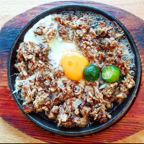 Pork Sisig Aesthetic, Sisig Food Photography, Egg Toppings, Sisig Recipe, Pork Sisig, Pinoy Foods, How To Cook Pork, Birthday Cake Topper Printable, Filipino Food