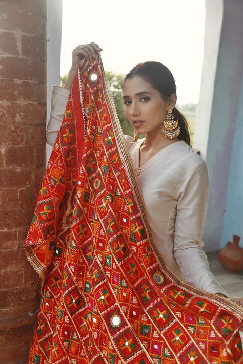 #MysticLoom #Phulkari #ColourFiestaDupatta #Elegance #Richness #BridalWear #Punjabi #PhulkariDupatta #PunjabiSuits #Fashion #PunjabiSuit #PunjabiWedding #Dupatta #IndianWear #Chikankari #IndianWedding #PhulkariSuit #Punjab #IndianFashion #Ethnicwear #InstaFashion #OnlineShopping #PunjabiBride #ChikankariSuit Indian Outfits Modern, Phulkari Saree, Holographic Fashion, Phulkari Dupatta, Hearts On Fire, Lehnga Dress, Frock Fashion, Indian Bridal Outfits, Trendy Fashion Tops