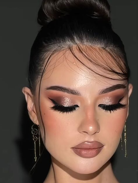 Arabian Theme, Elegantes Makeup, Eyeshadow Ideas, Movie Makeup, Wedding Makeup For Brown Eyes, Prom Eye Makeup, Prom Makeup Looks, Red Dress Makeup, Formal Makeup