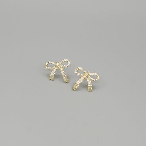 Rhinestone Pave petite bow tie earrings. 18k Gold and White Gold plated. Hypoallergenic. Measures at approximately 1 inch diameter. Bow Tie Earrings, Pretty Gold Earrings, Bow Earrings Gold, Gold Bow Earrings, Fancy Gold Earrings, Veil Accessories, Preppy Jewelry, Jewelry Accessories Ideas, Bow Jewelry