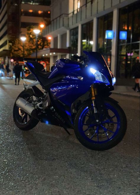 Yamaha R125 Wallpaper, Blue Light Aesthetic Wallpaper, Blue Motorcycle Aesthetic, Yamaha R25 Wallpaper, Blue Motorbike, Yamaha Yzf R125, Blue Headlights, Yamaha 125, Yamaha R25