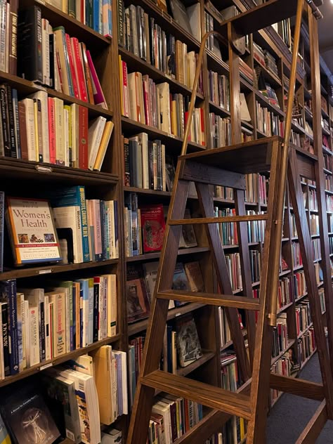 Home Bookshelves, Book Shops, Bookstore Cafe, Reading Motivation, Dream Library, Book Cafe, Cozy Cafe, Academia Aesthetic, Book Nooks