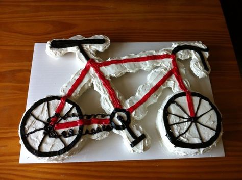 Bike bicycle cupcakes Bicycle Cupcakes, Bicycle Birthday Cake, Bicycle Birthday Parties, Bicycle Birthday, Bicycle Party, Bicycle Cake, Pull Apart Cakes, Bike Cake, Bike Birthday Parties