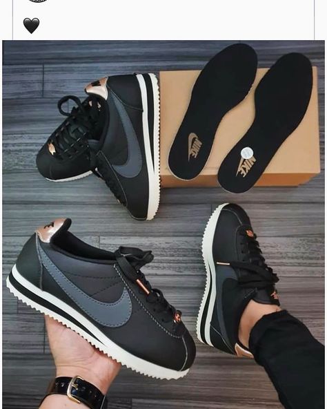 Black Nike Cortez Nike Cortez Mens, Kicks Shoes, Jordan Shoes Retro, Sneaker Lovers, Cute Sneakers, Nike Sneakers Women, Swag Shoes, Gym Shoes, Black Nike