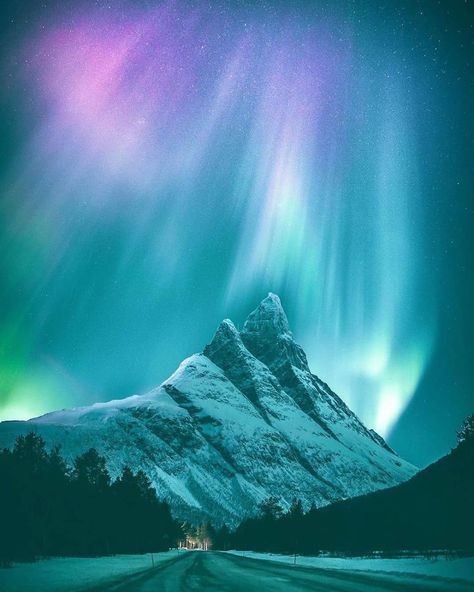 Earth Photos, Aurora Borealis Northern Lights, Ulsan, The Aurora, Nature Images, Amazing Nature, Nature Photos, Land Scape, Beautiful Destinations