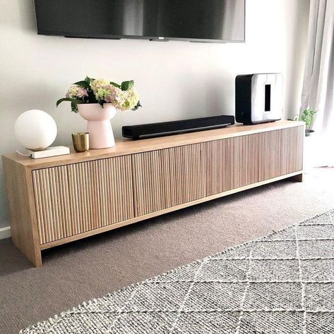 Long Low Entertainment Unit, Oak Tv Units In Living Room, Timber Entertainment Unit, Tv Unit Design With Storage, Tv Desk Living Room, Tv Furniture Ideas, Oak Living Room Ideas, Living Tv Unit, Entertainment Unit Ideas