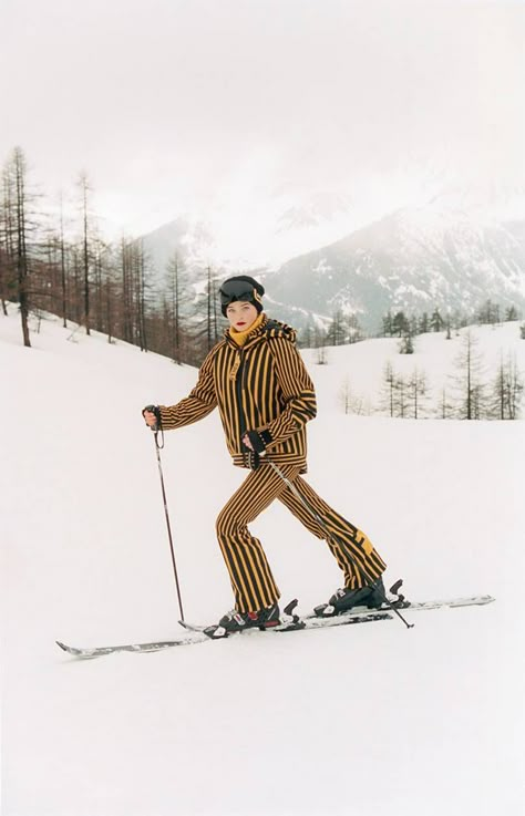 Cool Ski Jackets, Vintage Ski Outfit, Ski Inspiration, Ski Christmas, Snow Style, Ski Aesthetic, Ski Bunny, Ski Bunnies, Ski Outfits