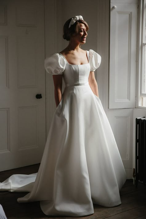 Puffy Sleeve A Line Wedding Dress, Bridgerton Themed Dress, Big Puff Sleeve Dress, Wedding Dresses Puff Sleeve, Wedding Dress Big Sleeves, Wedding Gown Puff Sleeves, Puffed Sleeve Wedding Dress, Bridgerton Corset, Puff Sleeves Wedding Dress