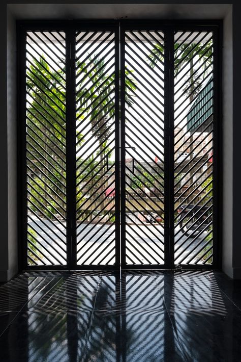 Tor Design, Window Grill Design Modern, Door Grill, Metal Doors Design, Steel Door Design, Iron Door Design, Balcony Grill, Grill Door Design, Balcony Grill Design