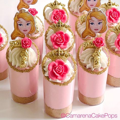 Cookies Bouquet, Flower Cookies Bouquet, Royal Theme, Cheesecake Lovers, Cheesecake Cups, Cookie Bouquet, La Food, Cheesecake Bites, Disney Sleeping Beauty