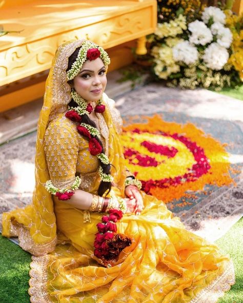 Mehendi Looks For Bride, Bride Bengali, Haldi Look For Bride, Bride In Hijab, Haldi Poses For Bride, Bangladeshi Bride, Flower Jewellery For Mehndi, Haldi Ceremony Outfit, Haldi Dress