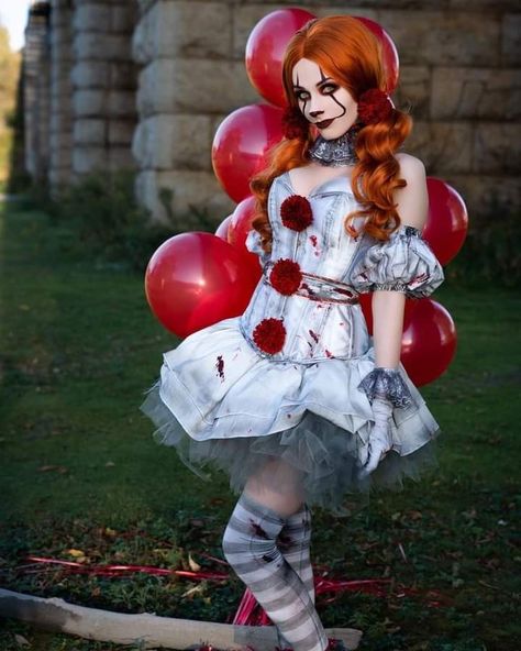 Pennywise Halloween Costume, Halloween Kids Costumes Girls, Horror Halloween Costumes, Halloween Parejas, Cute Couple Halloween Costumes, Scary Clowns, Clown Costume, Instagram Time, Trendy Halloween