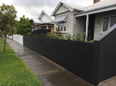 charcoal picket fence narrow Dark Grey Picket Fence, Charcoal Fence Gardens, House Facade Renovation, Dark Grey Fence Garden, Charcoal Fence, Front Fence Ideas Australia, Black Semi Private Fence, Black Timber Front Fence, Fence Colours