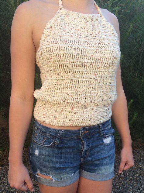 Simple Crochet Halter Top. Free Pattern and video tutorial!! https://medium.com/@QuinnNunes/crocheting-a-halter-top-8020ba57b817#.mpx5svswo Crochet Halter Pattern, Crochet Halter Tops Free, Crochet Halter Top Pattern Free, Crochet Halter Top Pattern, Halter Top Pattern, Crochet Tank Tops, Crochet Halter Top, Black Crochet Dress, Crochet Tops Free Patterns