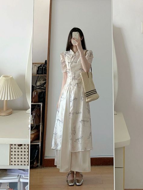 Chinese Modest Fashion, Wedding Outfit Aesthetic, Chinese Dress Outfit, Chinese Ootd, Cheongsam Outfit, Chinese Clothing Modern, Modest Girly Outfits, Chinese Fancy Dress, Dress China