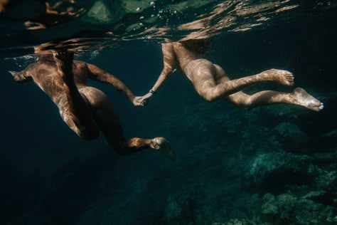 Nature-world-naked-couple-underwater Underwater Portrait, Body Anatomy, Shangri La, Sea Water, Underwater Photography, Pose Reference Photo, Vintage Summer, Fashion Pictures, Reference Poses