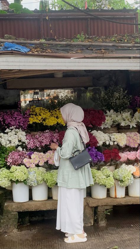 Sage green ootd Ootd Warna Sage, Ootd Hijab Sage, Outfit Hijab Ideas, Green Ootd, Ootd Ngampus, Green Hijab, Hijab Ideas, Outfit Hijab, Ootd Hijab