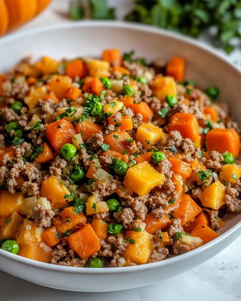 Ground Beef and Pumpkin Dog Food Recipe - MmmRecipes : Easy and Delicious Recipes Thanksgiving Dog Food, Ground Turkey Recipes For Dogs, Thanksgiving Recipes For Dogs, Pumpkin Dog Food Recipes, Dog Food With Ground Beef, Ground Turkey Dog Food Recipes, Beef Dog Food Recipes, Sweet Potato Dog Food Recipe, Dog Food Recipes Crockpot