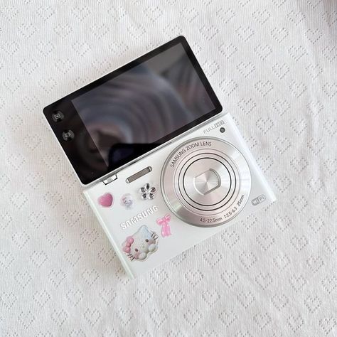 Digi Camera, Flip Camera, Camera Decor, Instax Mini Camera, Vintage Photo Editing, Digi Cam, Aesthetic Objects, Cute Camera, Retro Gadgets