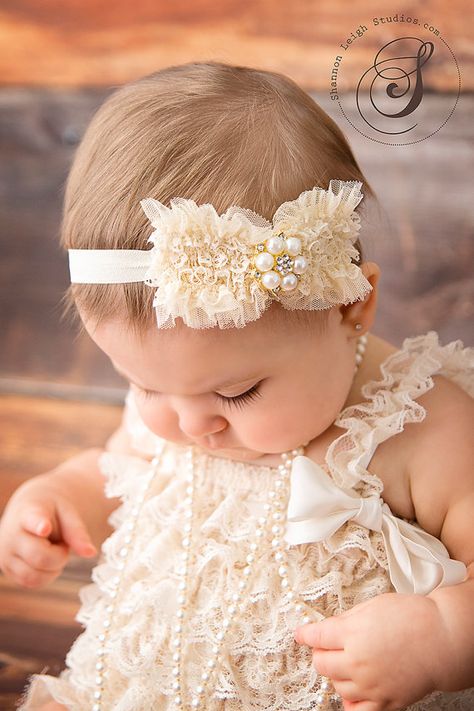 Me derrito!! Perlengkapan Bayi Diy, Flower Girl Headbands, Vintage Headbands, Foto Baby, Baby Diy, Headband Baby, Baby Head, Diy Hair Accessories