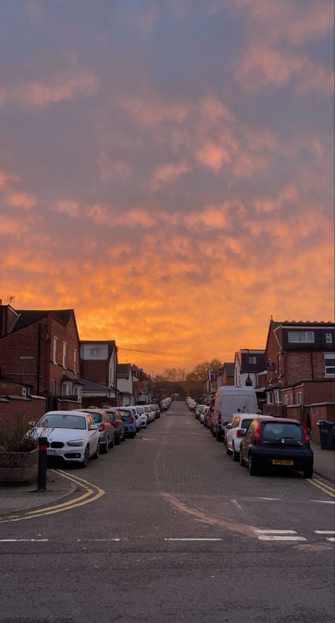 Sunset Uk Sunset, England Street, Apartment Bedroom, Birmingham Uk, Sunset Pics, Dark Phone Wallpapers, Birmingham England, Sunset Wallpaper, Sunset Pictures