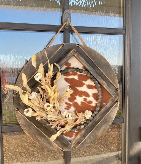 Iron On Letters Ideas, Western Wood Projects, Western Door Hangers, Cow Hide Decor, Western Craft Ideas, Small Farmhouse Decor, Cowhide Projects, Fall Door Signs, Western Door