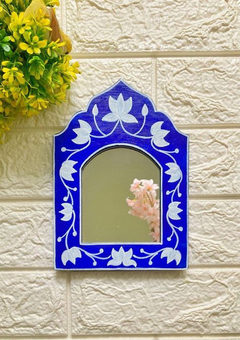 Mirror Jharokha, Wall Decor Mirror, Daily Crafts, Antique Wall Decor, Mirror Crafts, Lippan Art, Decor Mirror, Diy Birthday Gifts For Friends, Clay Wall Art