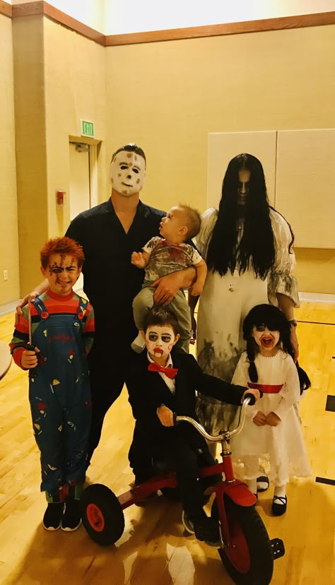 Family Chucky Halloween Costumes, Michael Myers Family Costume, Scary Family Costumes For 3, Scary Family Halloween Costumes For 4, Horror Movie Family Costumes, Michael Myers Disfraz, Chucky Family Costume, Zombie Family Costumes, Family Halloween Costumes Scary