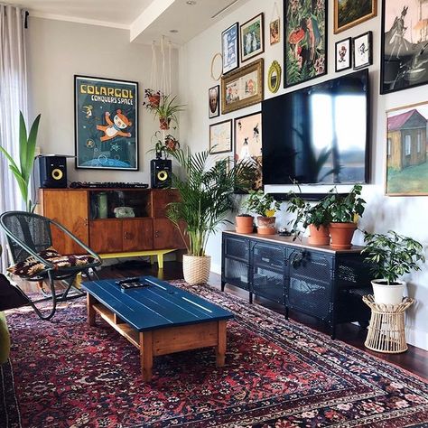 Bohemian interior Decor (@bohemian_heaven) • Instagram photos and videos Refresh Home, Bohemian Living Room Decor, Boho Chic Living Room, Rooms Decor, Bohemian Living Rooms, Dream Apartment Decor, Bohemian Interior, Bohemian Living, Chic Living Room