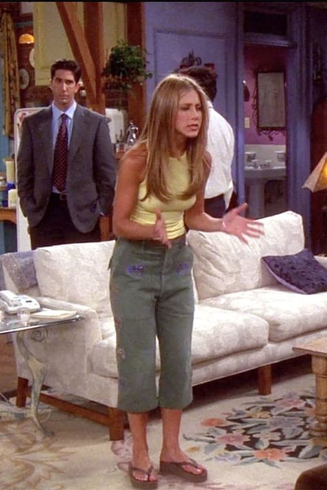 Rachel Green Friends Fashion - Rachel Green's Best Outfits on Friends Rachel Green Fashion, Estilo Rachel Green, Rachel Outfits, Friends Fits, Rachel Green Friends, Rachel Green Style, Style Vert, Rachel Green Outfits, Rachel Friends