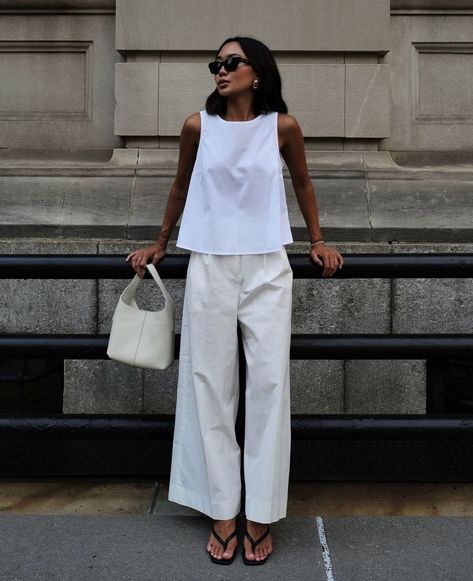 Chinos Outfit Women, Chinos Women Outfit, Chinos Outfit, Dressy Casual Wedding, Ootd Pants, Summer Suit Women, Daily Uniform, Wide Leg Pants Jeans, Outfit Office