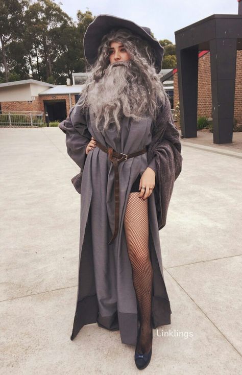 Sexy gandalf costume inspiration.... I laughed SO flipping hard at this! Too funny. Gandalf Costume, Halloween Costumes Pop Culture, Wizard Costume, Clever Halloween, Clever Halloween Costumes, Diy Kostüm, Unique Halloween Costumes, Scary Halloween Costumes, Scary Costumes